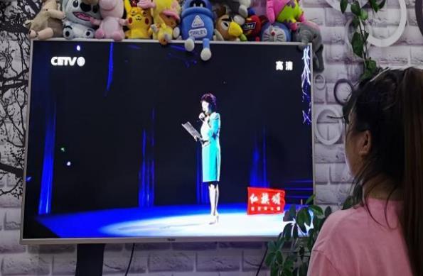 医护学院观看网络大课堂活动