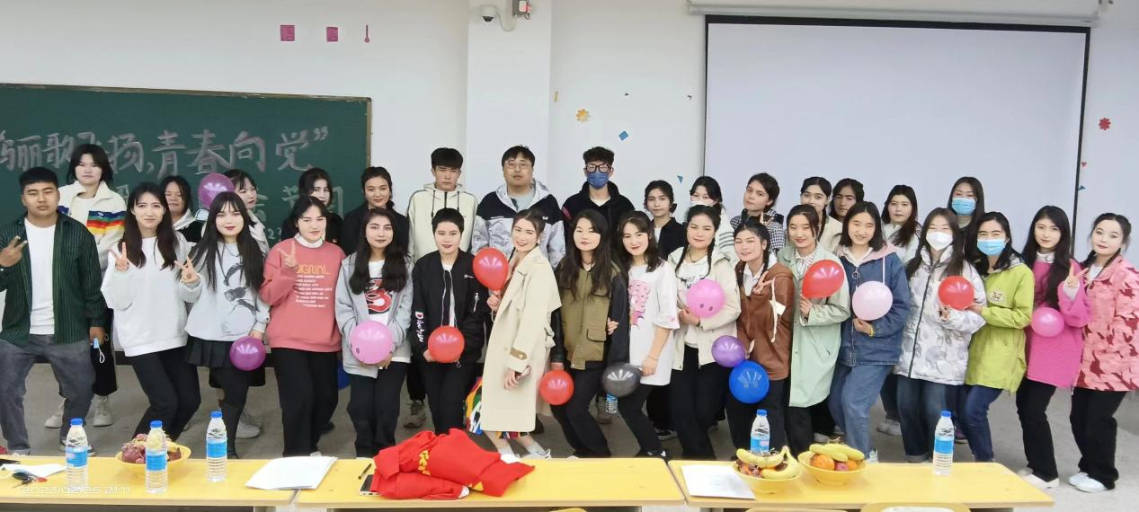 旅游学院举办“骊歌飞扬·青春向党”歌舞晚会
