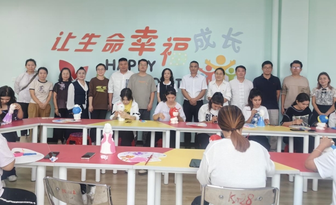 吐鲁番职业技术学院开展“以美润心—— 迎国庆开心DIY”主题文化活动
